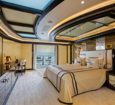 Okto-Cabins-Yacht-Club-London-1