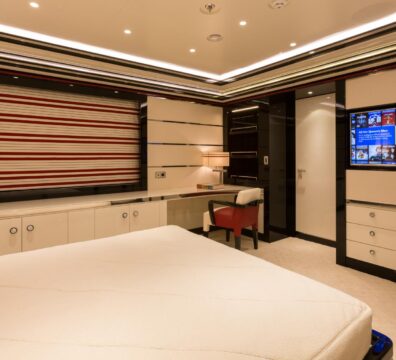 Okto-Cabins-Yacht-Club-London-6